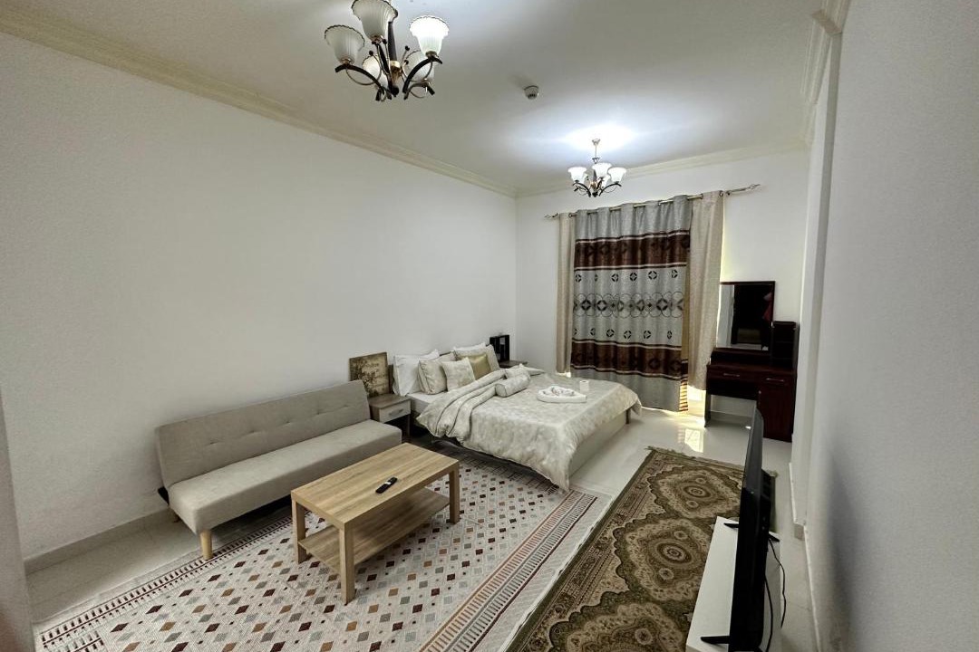Sheikh Zayed Road Apartment | Cute Rooms and Small Partitions for Girls in Dubai- Female guests only فتيات فقط