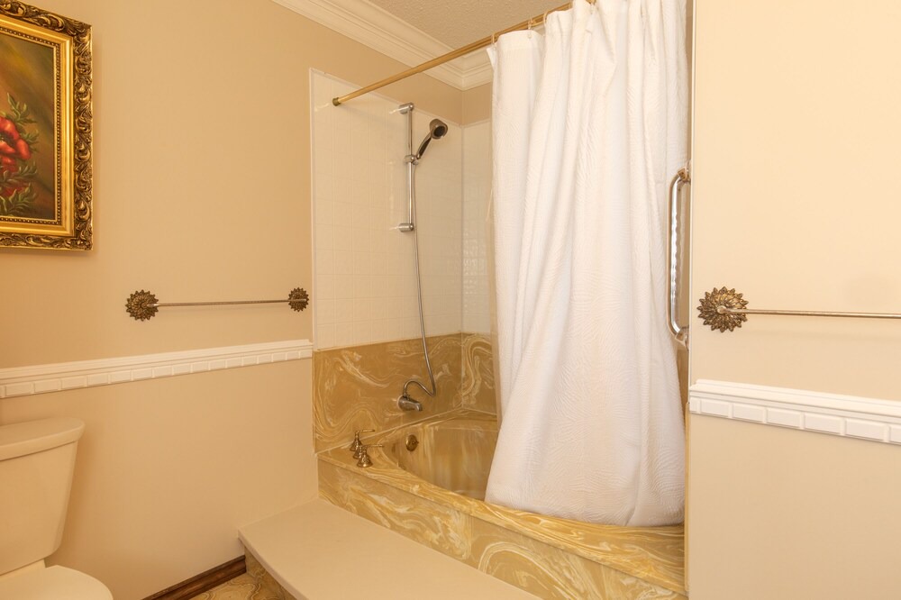 Photo of Bathroom in Departure Bay