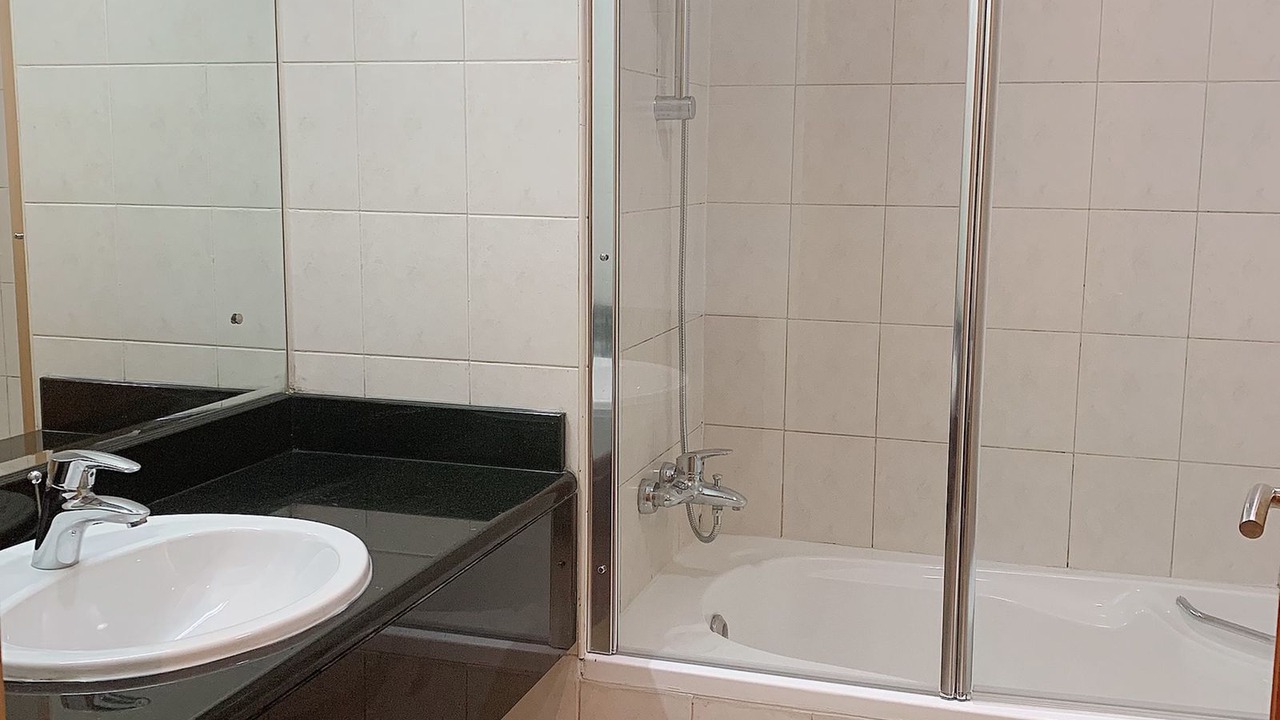 Photo of Bathroom in Discovery Gardens