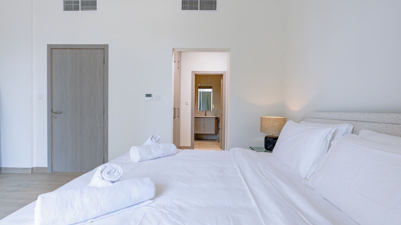 Photo of Bedroom in Mina Al Arab