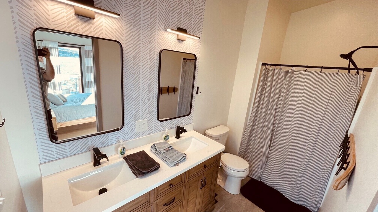 Photo of Bathroom in Linn Creek