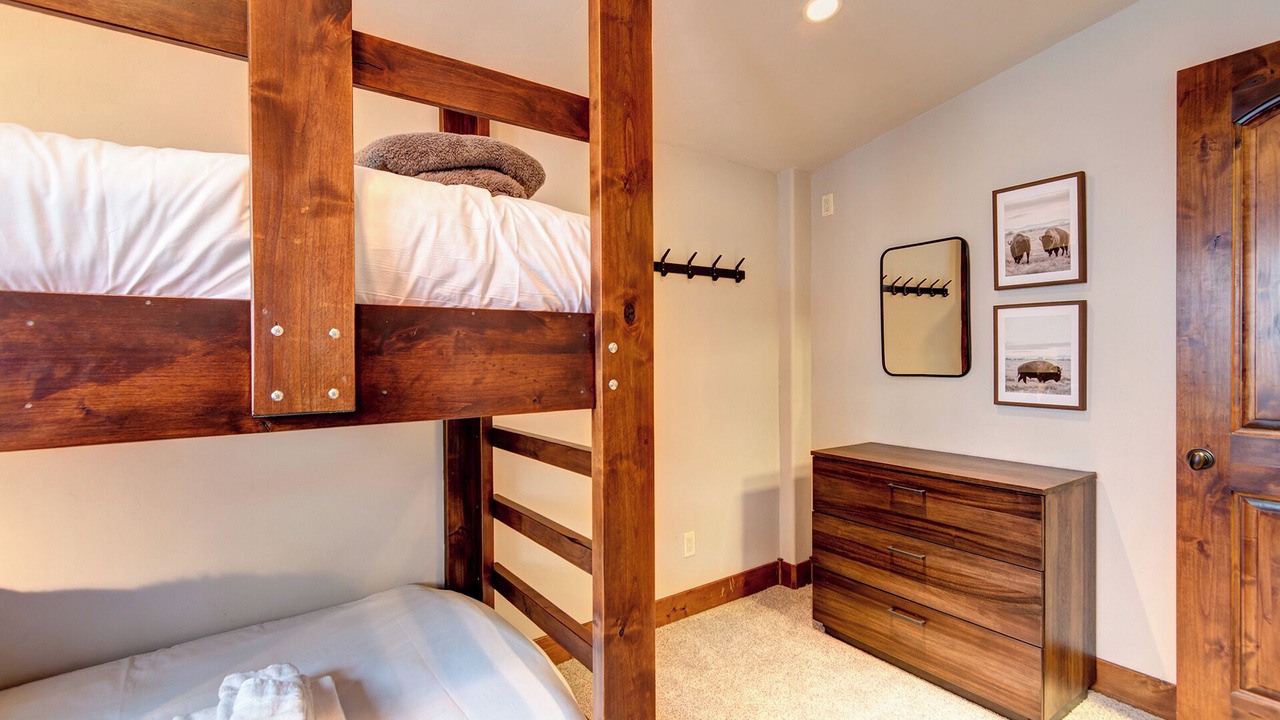 Photo of Bedroom in Four O'Clock