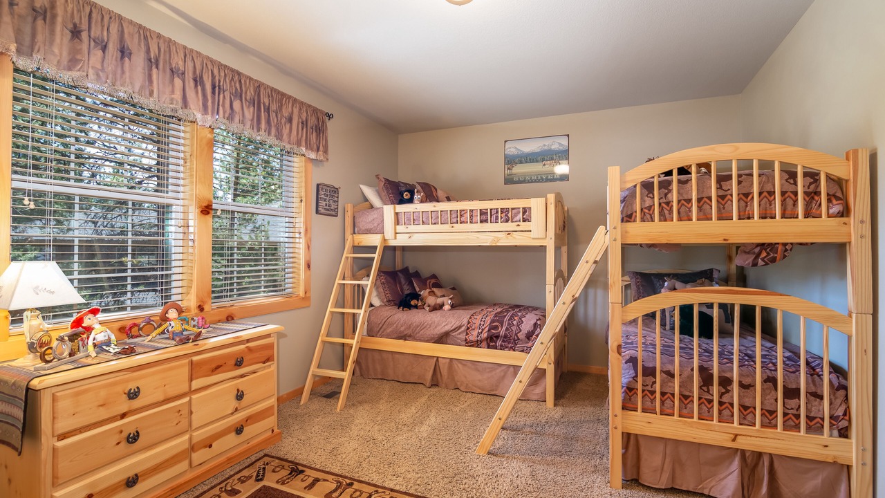 Photo of Bedroom in Sunriver