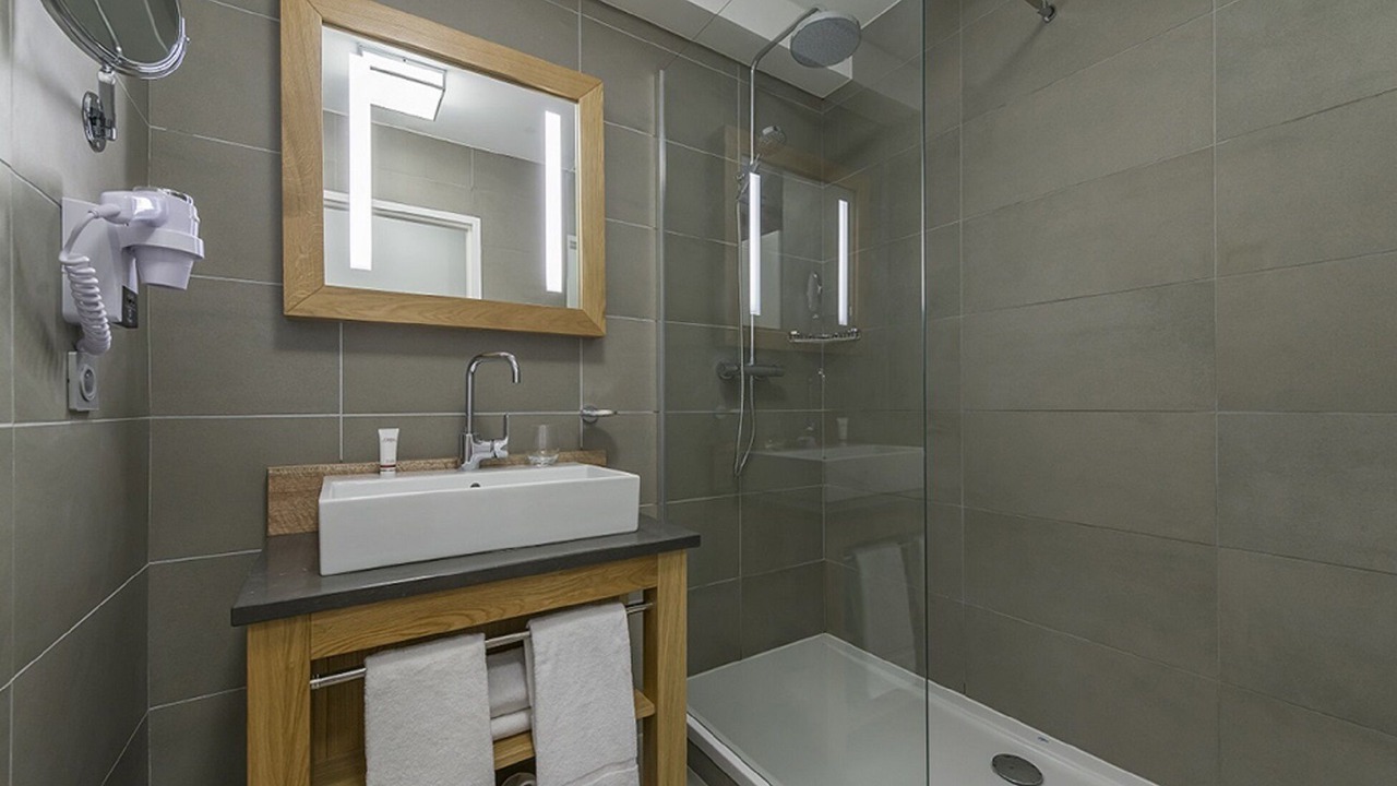 Photo of Bathroom in Arc-1800