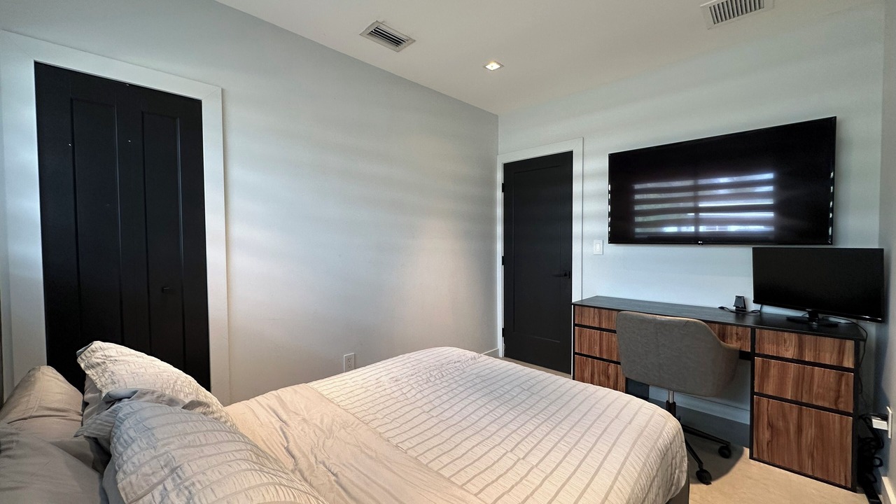 Photo of Bedroom in Ludlam