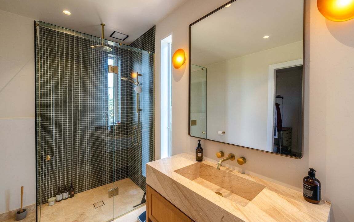 Photo of Bathroom in Onetangi