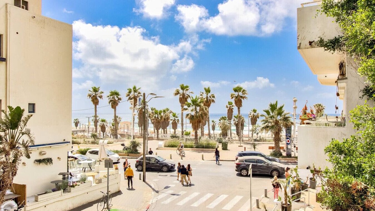 Photo of Others in Tel Aviv Promenade