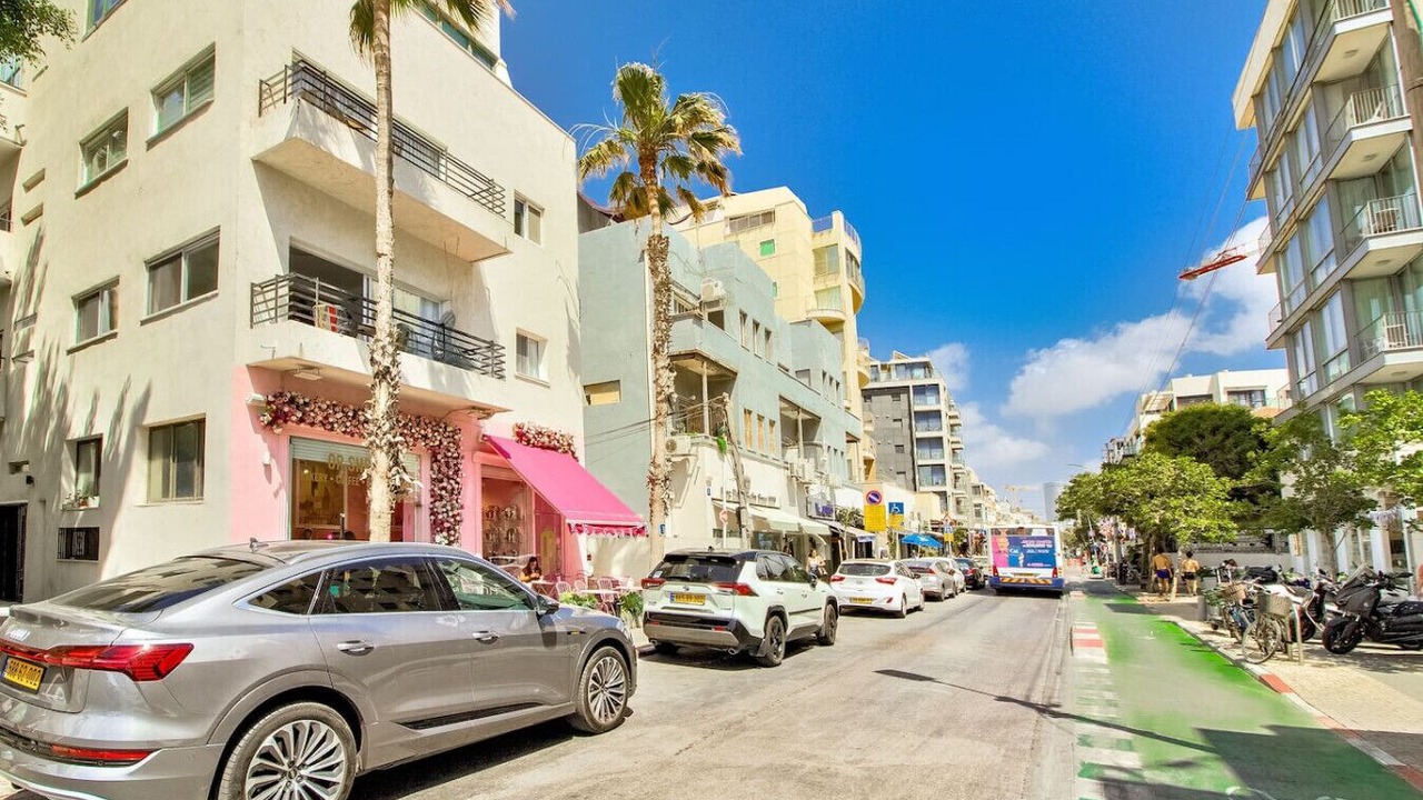 Photo of Others in Tel Aviv Promenade