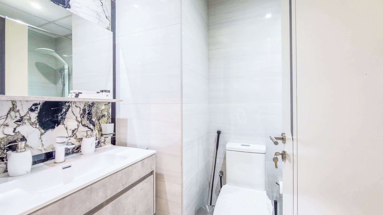 Photo of Bathroom in Discovery Gardens