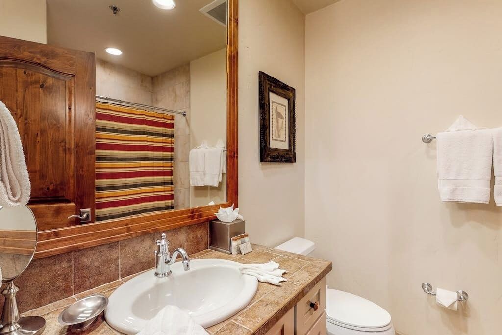 Photo of Bathroom in Four O'Clock