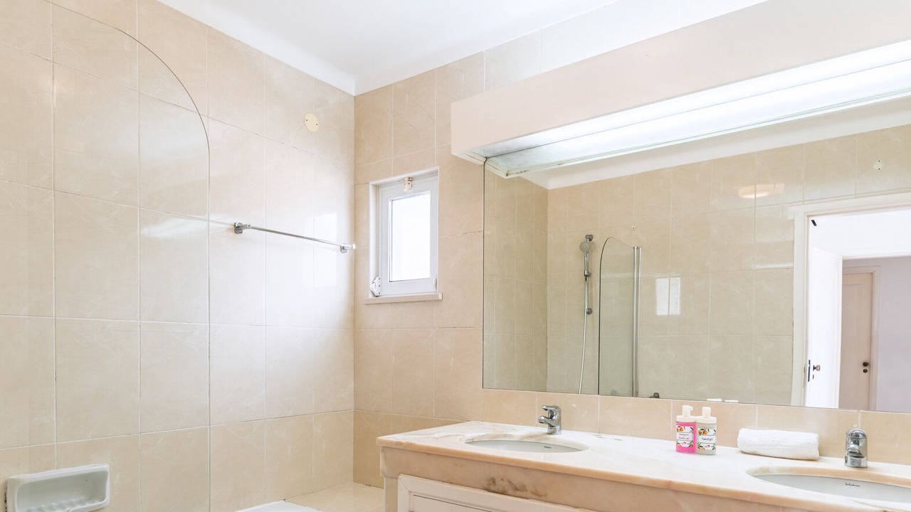 Photo of Bathroom in Alpouvar