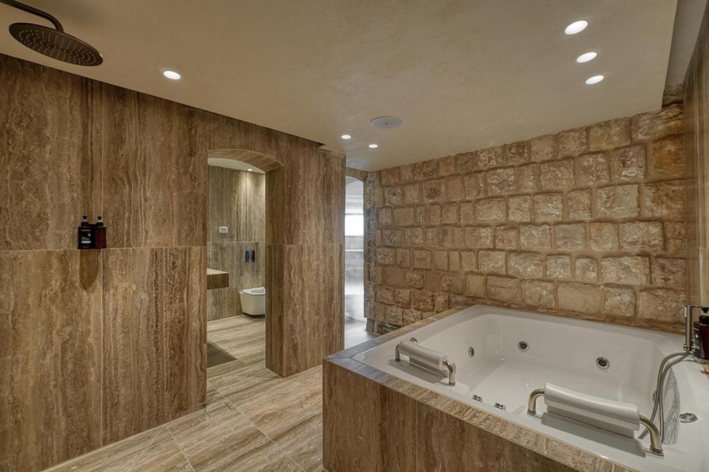 Photo of Bathroom in Artists Colony