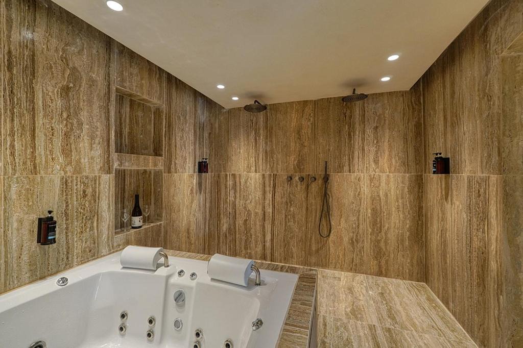 Photo of Bathroom in Artists Colony