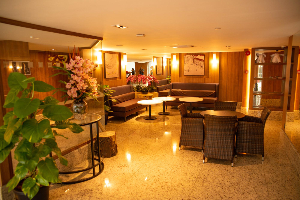 Grand Cosmopolitan Hotel