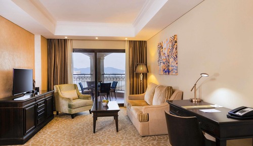 Suite, 1 King Bed (1 Bedroom)