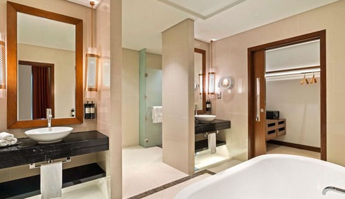 One Bedroom Deluxe Suite