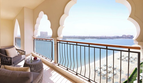 Club Twin,  The Ritz-Carlton Club Lounge Access