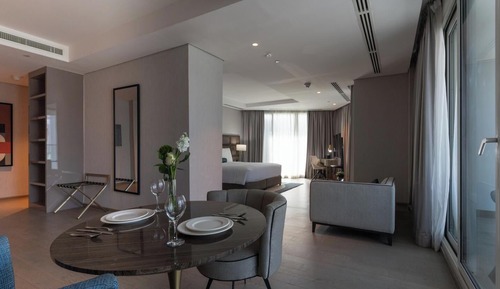 Executive Studio, 1 Queen Bed, Balcony, City View