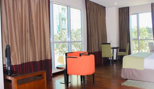 Deluxe Room 1 King Bed