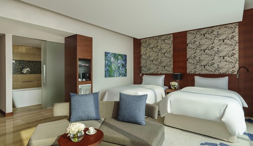 Fairmont Gold Creek View 2 Queens