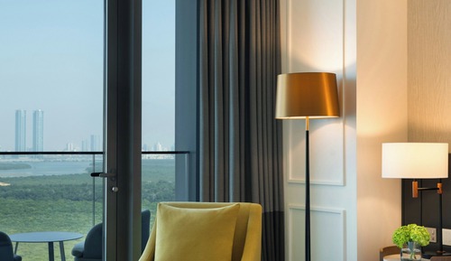 Basic Suite, 1 King Bed, Balcony