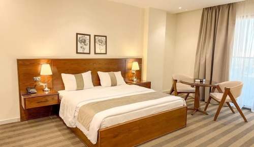 Double Room, Smoking