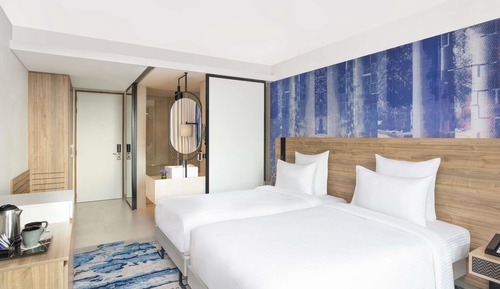 Superior Room with 2 Single beds-2 Beverages at G-Bar, 15% discount on F&B, 2pcs laundry