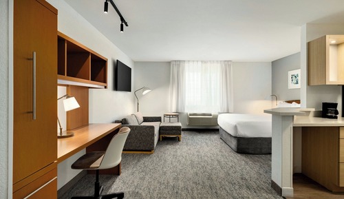 Studio, 1 Queen Bed with Sofa bed (Mobility/Hearing Access, Roll-In Shwr)