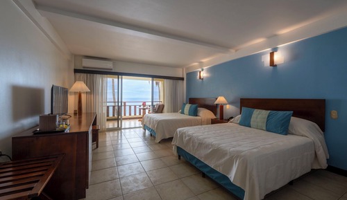 BeachFront Room with 2 Queen Beds