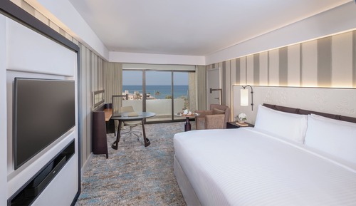 Club Room, 1 King Bed, Club Lounge Access (Sunset View)