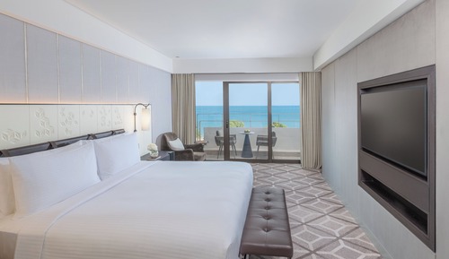 Suite, 1 King Bed, Balcony, Sea View