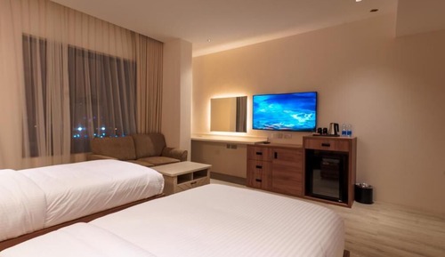 Superior Twin Room, City View