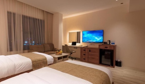 Deluxe Twin Room, City View