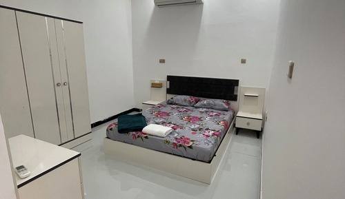 Standard Room, 1 Queen Bed, Private Bathroom