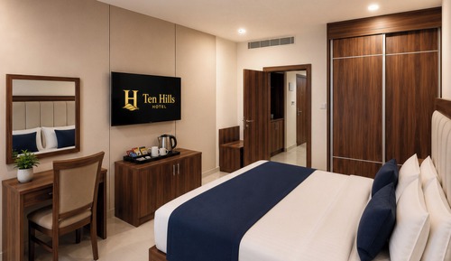 Deluxe Suite, City View