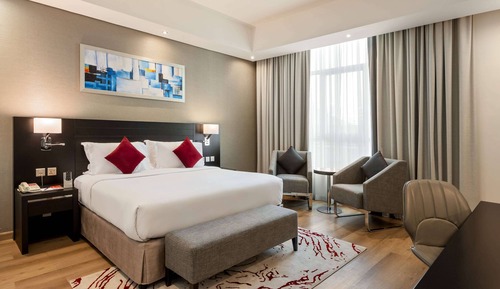 Explorer King Room Smoking | Dubai with Free Shuttle