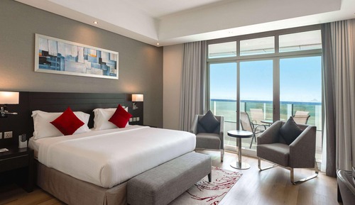 Deluxe Room, 1 King Bed, Smoking
