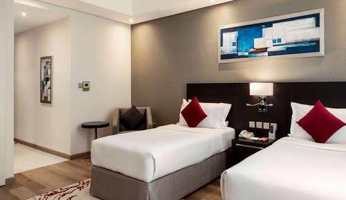 Explorer Twin Room Smoking | Dubai with Free Shuttle