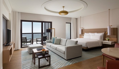 Junior Suite, 1 King Bed, Club Lounge Access, Garden View