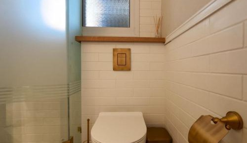 Two-Bedroom Apartment with Balcony (16)