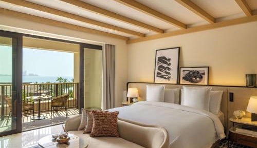 Deluxe Ocean Club Room