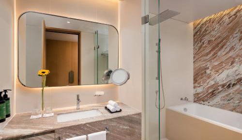 Deluxe King Room with Sea View