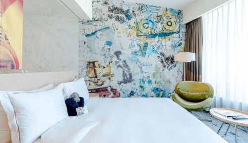 Executive Hip Room