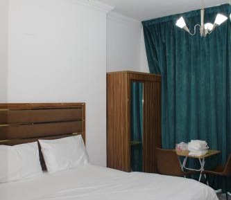Deluxe Studio