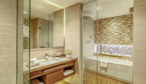 Deluxe King Room with Lagoon View