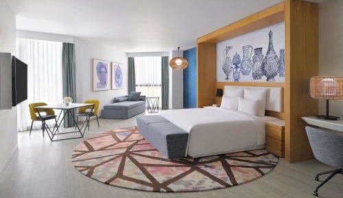Executive King Suite with Sofa Bed and Walk-In Closet - Lounge Access