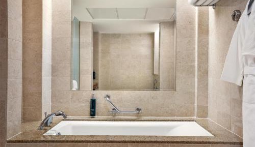 One-Bedroom King Suite