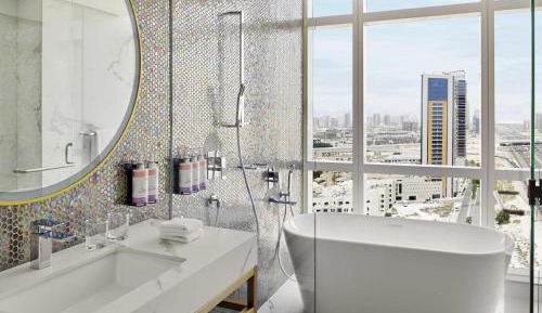 Superior King Suite with City View (Free Shuttle to the Beach, Mall & Metro Station)