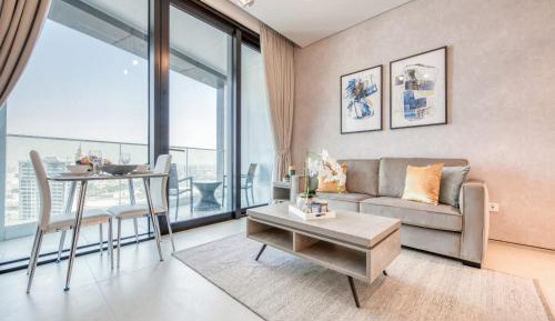 One-Bedroom Apartment with View