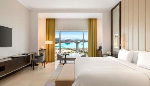 Deluxe Room with Corniche View
